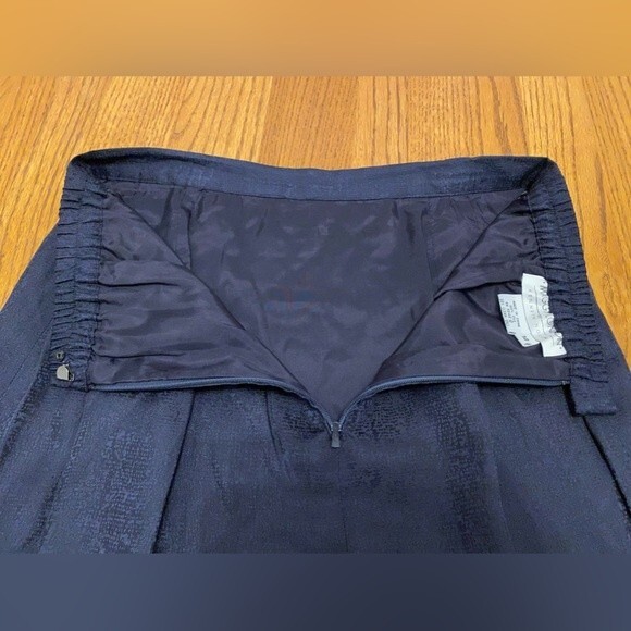 Maggy London Vintage 100% Silk Fan Pattern Skirt and Buttoned Top Set - Picture 16 of 16